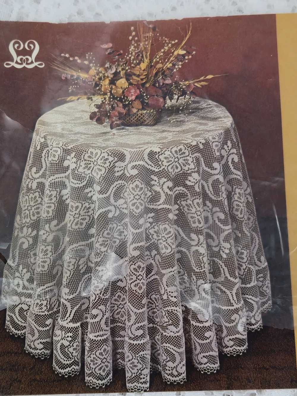 NIP Vintage Lorraine White Lace Tablecloth 70x90 Oval cottagecore
